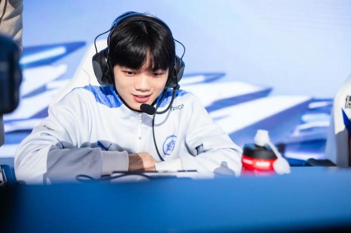 元气的由来：清清在夏季赛中的崛起、五杀与让