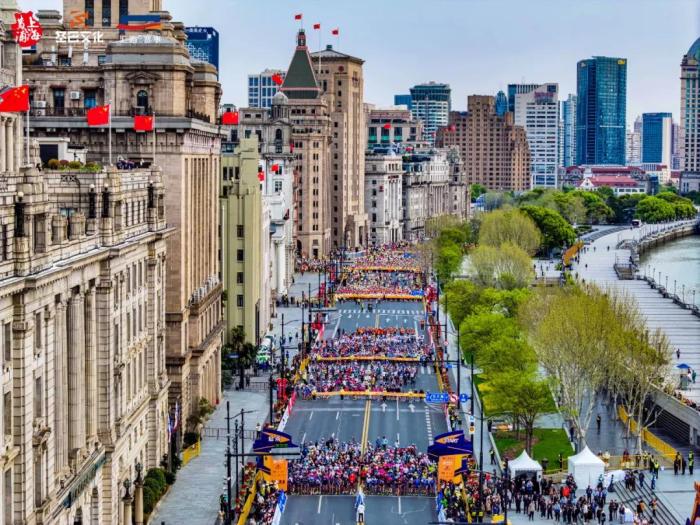 2025上海轮滑马拉松与半程马拉松双赛道竞速，外