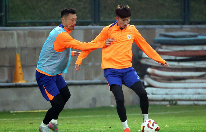 韩鹏帅位悬于一线：泰山年轻球员机会不足成关